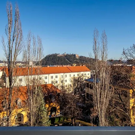 Whats-app Self-check-in - Am Hauptbahnhof Apartment